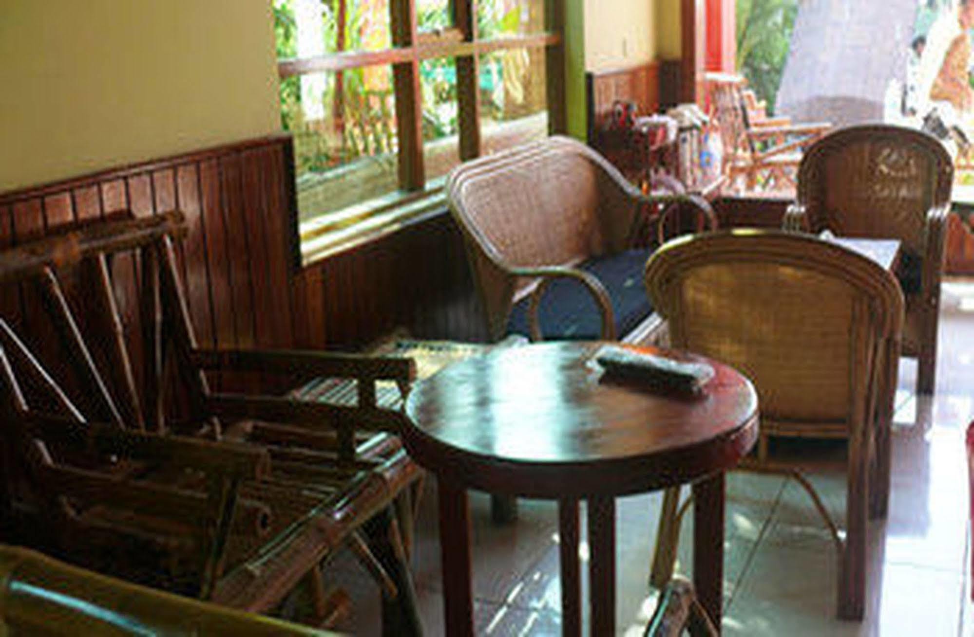 Side Walk Hotel Siem Reap Exterior photo